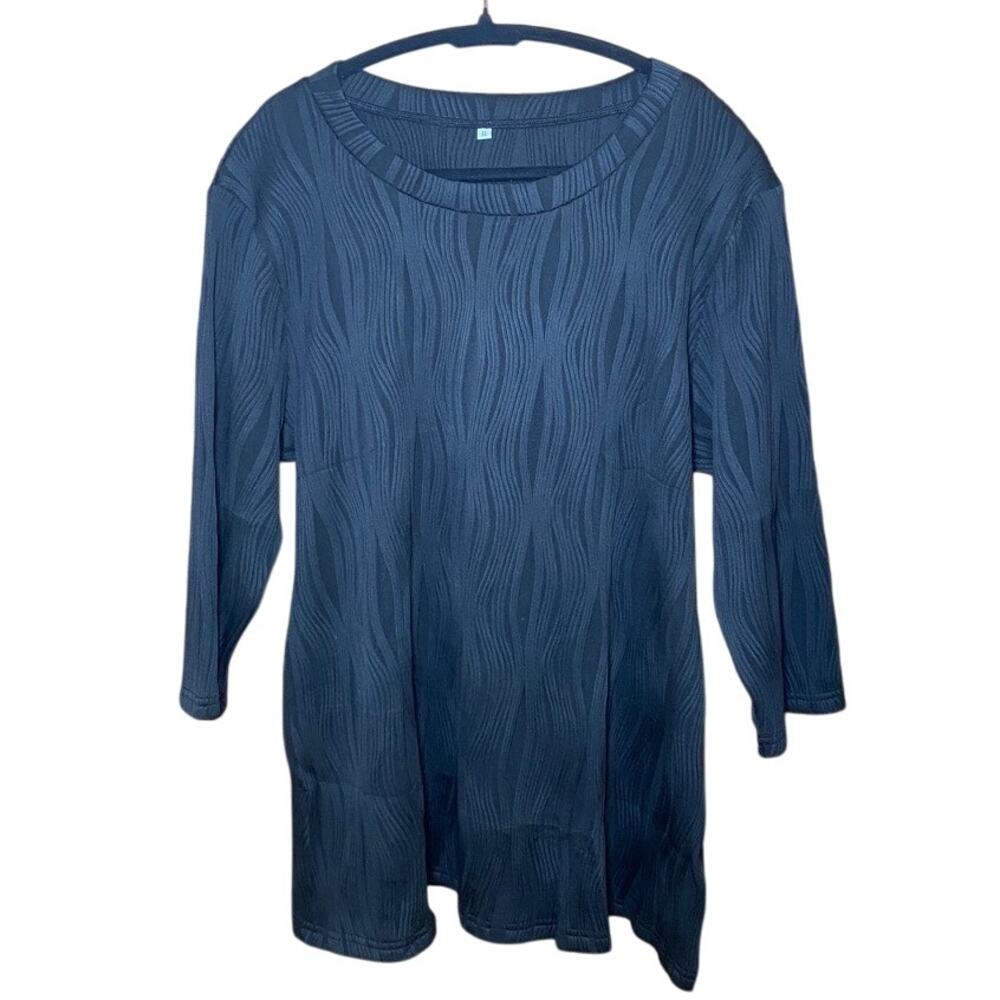 Chico's - Black Textured Quarter Sleeve Top - XL